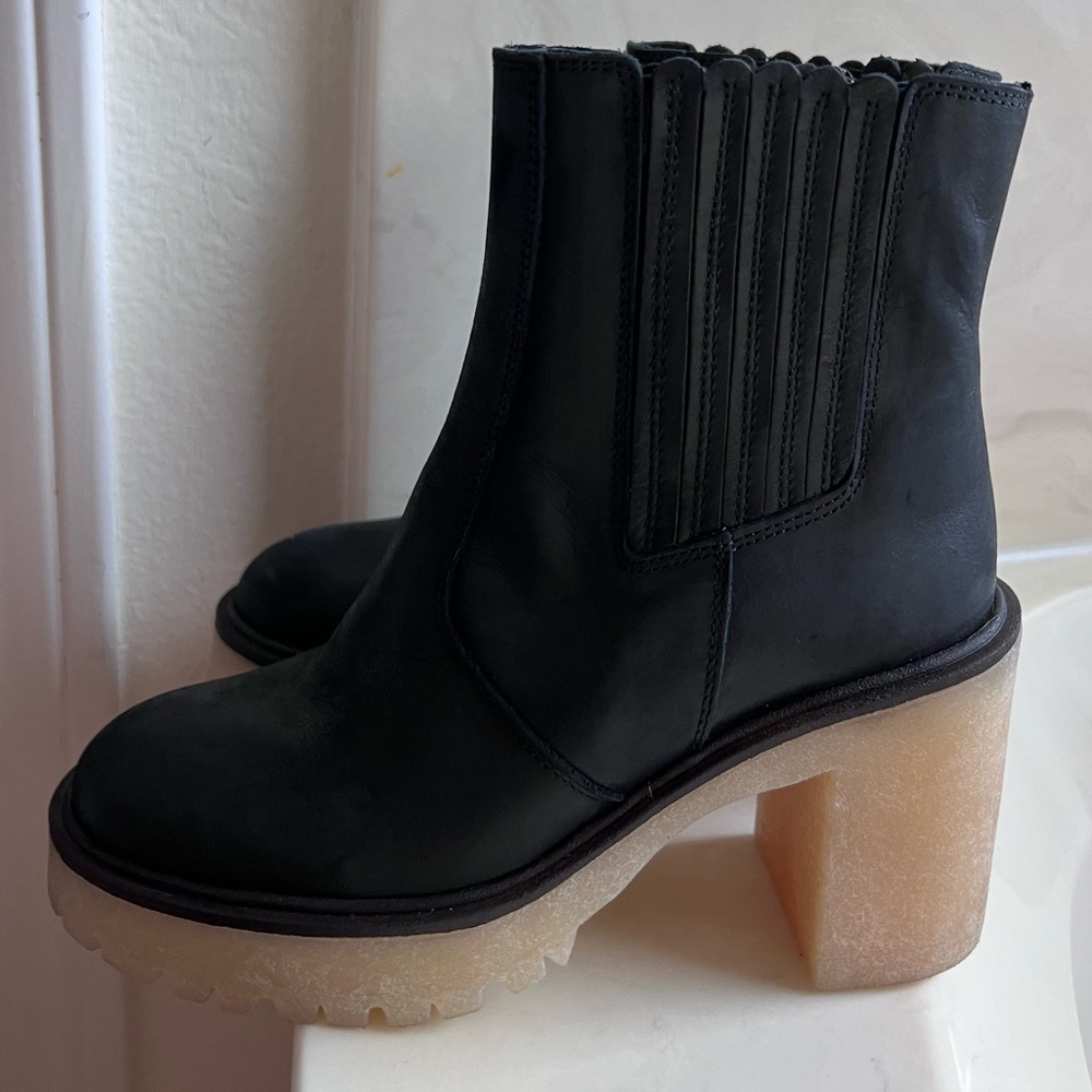 Free People Chelsea boots